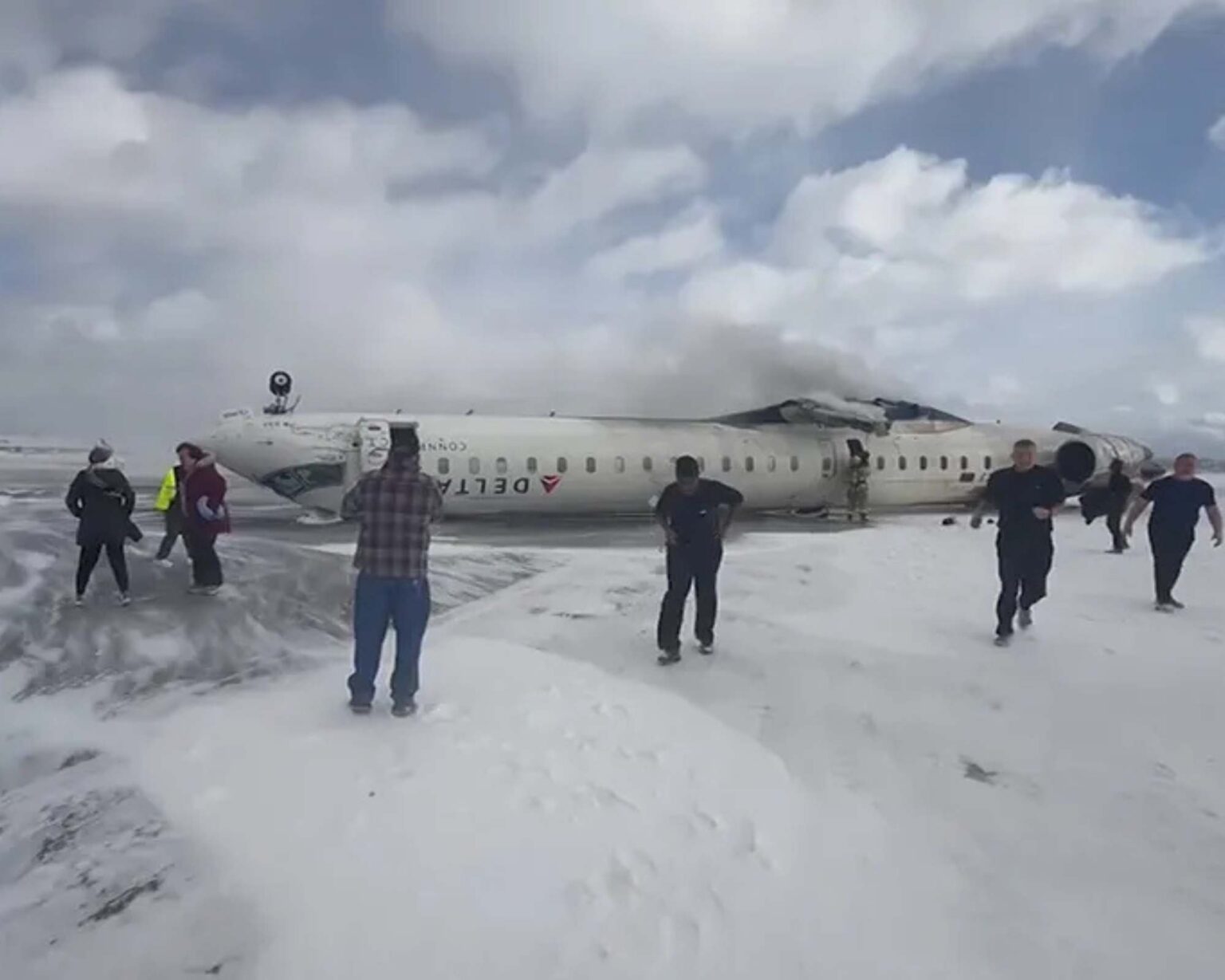 Delta plane crashes at Toronto Pearson Airport, Canada verturns during